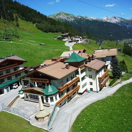 Hotel Garni - Restaurant Kaminstube 장크트안톤암아를베르크 외부 사진