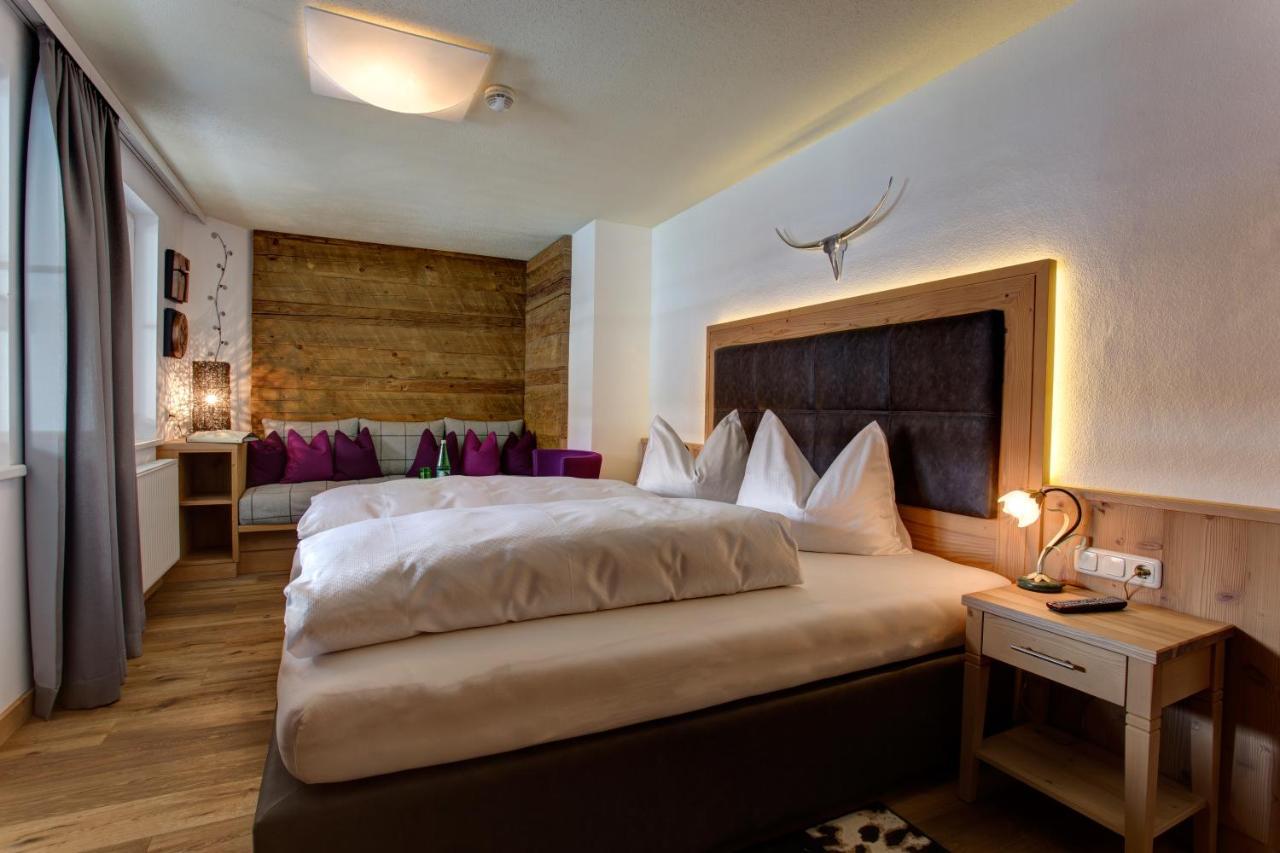 Hotel Garni - Restaurant Kaminstube 장크트안톤암아를베르크 외부 사진