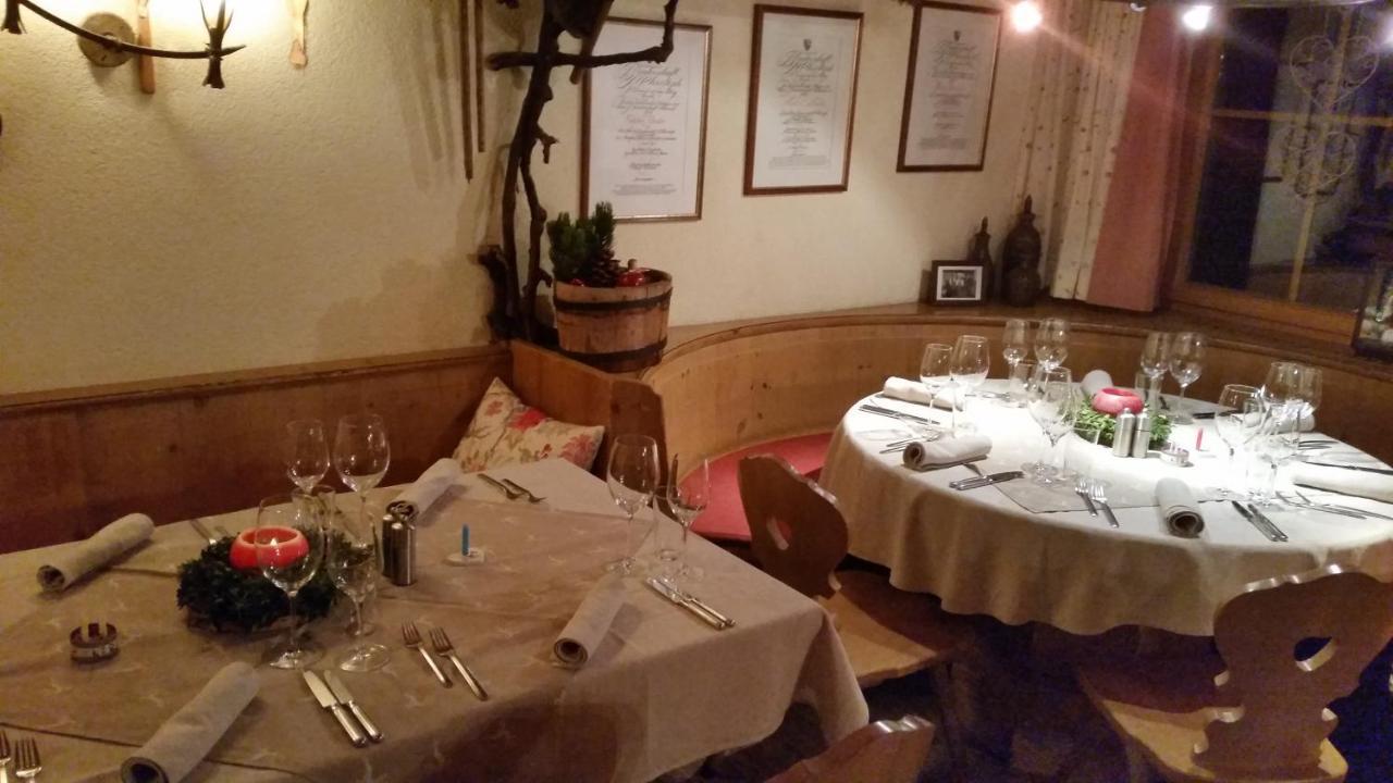 Hotel Garni - Restaurant Kaminstube 장크트안톤암아를베르크 외부 사진