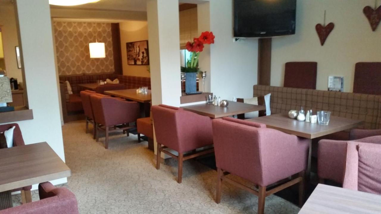 Hotel Garni - Restaurant Kaminstube 장크트안톤암아를베르크 외부 사진