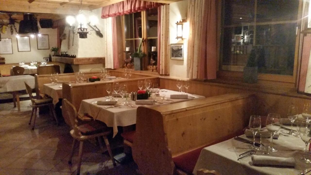 Hotel Garni - Restaurant Kaminstube 장크트안톤암아를베르크 외부 사진