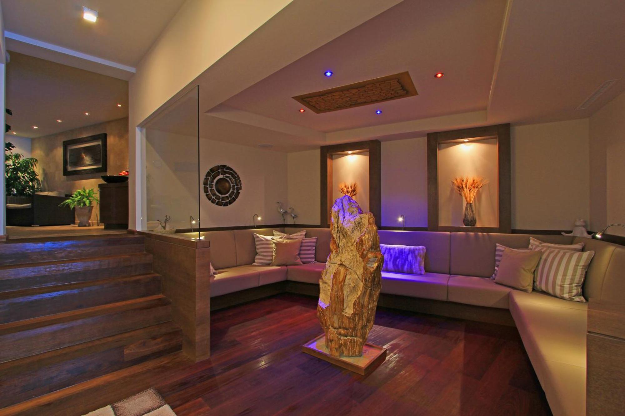 Hotel Garni - Restaurant Kaminstube 장크트안톤암아를베르크 외부 사진