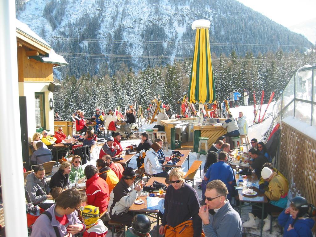 Hotel Garni - Restaurant Kaminstube 장크트안톤암아를베르크 외부 사진