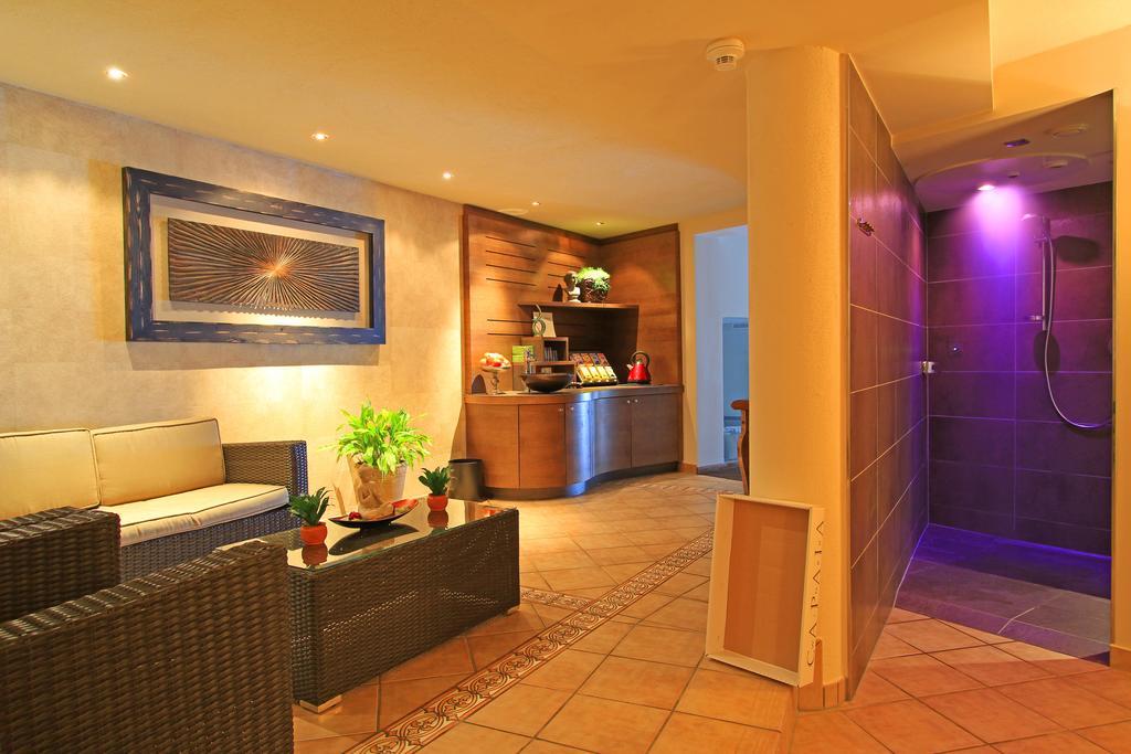 Hotel Garni - Restaurant Kaminstube 장크트안톤암아를베르크 외부 사진