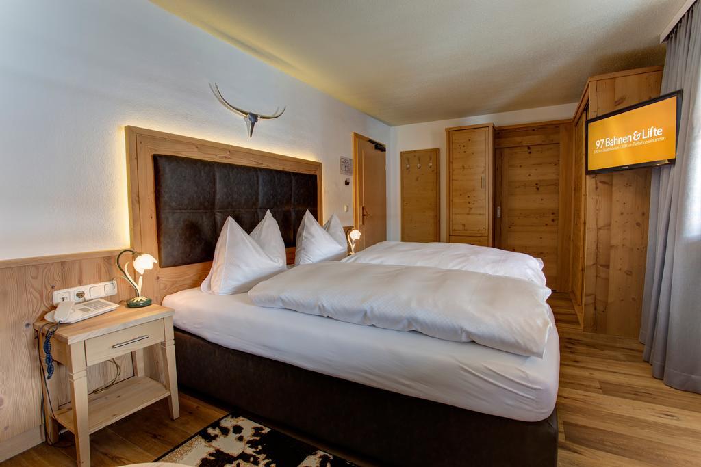 Hotel Garni - Restaurant Kaminstube 장크트안톤암아를베르크 외부 사진